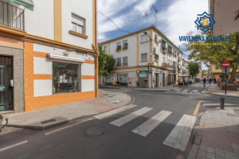 Foto 33f81d27-05b2-4438-a619-b09bf8a0456a. Piso en calle arzobispo guerrero 14 piso haciendo esquina en la calle comercial del barrio de la chana en Granada