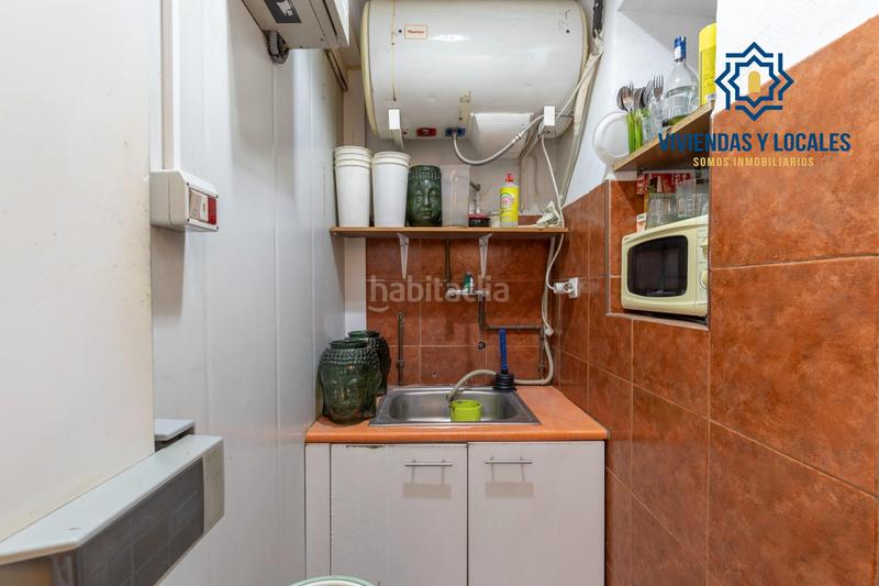 Foto 601af8d0-86a9-4194-b49d-76fdde0e7fff. Piso en calle arzobispo guerrero 14 piso haciendo esquina en la calle comercial del barrio de la chana en Granada