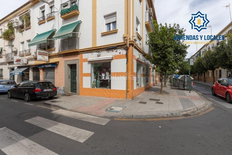 Foto 7d342c5d-126b-4254-9efc-73d624e21fc1. Piso en calle arzobispo guerrero 14 piso haciendo esquina en la calle comercial del barrio de la chana en Granada