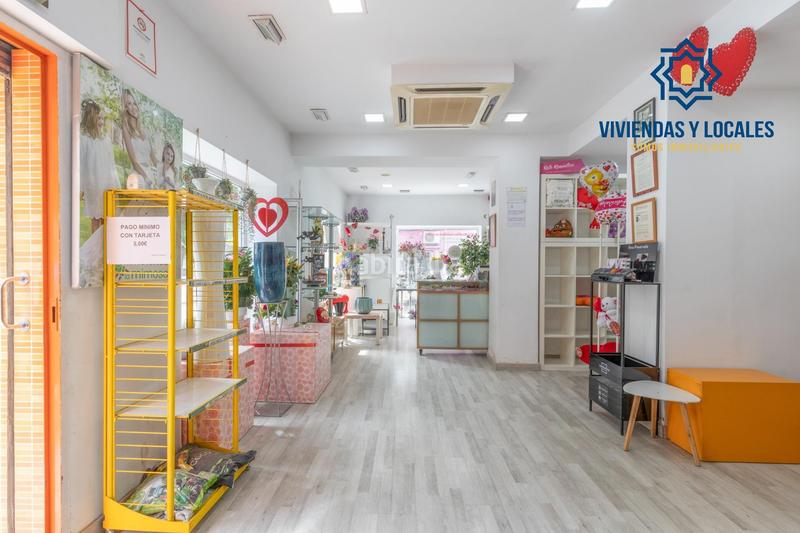Foto c42916ff-e73e-4f91-8e0f-8b172ae5d680. Piso en calle arzobispo guerrero 14 piso haciendo esquina en la calle comercial del barrio de la chana en Granada
