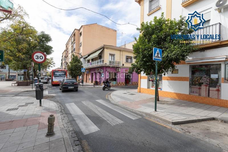 Foto e6ffb074-af1a-47da-a778-7011297f81ab. Piso en calle arzobispo guerrero 14 piso haciendo esquina en la calle comercial del barrio de la chana en Granada