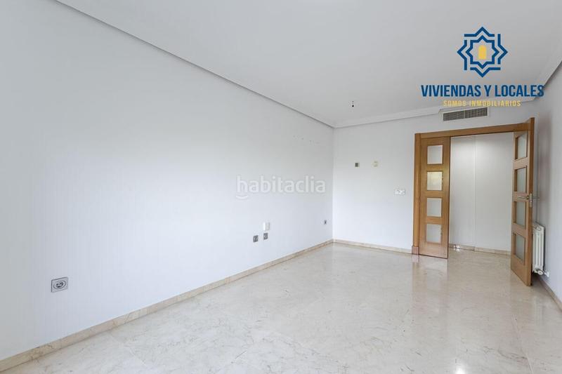 Foto 0f508487-2852-4942-8f2c-f10ed33b93b2. Piso  de dos dormitorios junto a parque almunia con piscina comunitaria en Granada