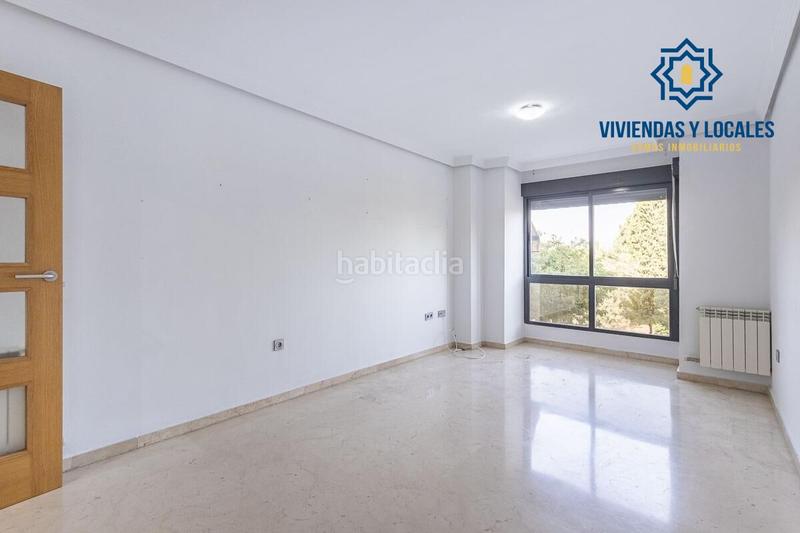 Foto 485c8fe0-0556-493d-ade3-87b29f975c36. Piso  de dos dormitorios junto a parque almunia con piscina comunitaria en Granada