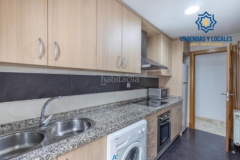 Foto 785aa6ff-b7af-429d-8864-6107ba9f4be5. Piso  de dos dormitorios junto a parque almunia con piscina comunitaria en Granada