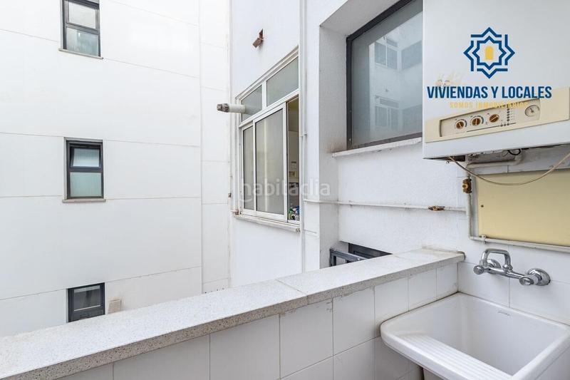 Foto afbba81e-3bce-4fb4-9071-db8a041f9688. Piso  de dos dormitorios junto a parque almunia con piscina comunitaria en Granada