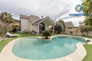 Chalet en Dílar. Chalet independiente de alta calidad con piscina en urb cañadas