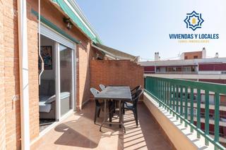 Attique  Calle arabial. Espectacular ático reformado en granada con terraza y vistas a s