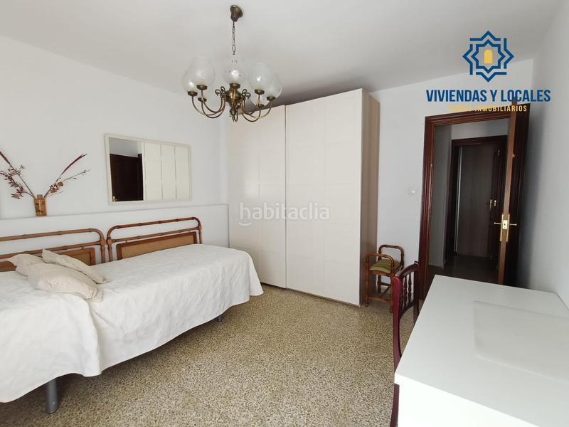 Foto 109154e9-3e76-49e8-b396-b98d0ed7b4fc. Alquiler piso en alquiler piso cuatro dormitorios con terraza junto a recogidas en Granada