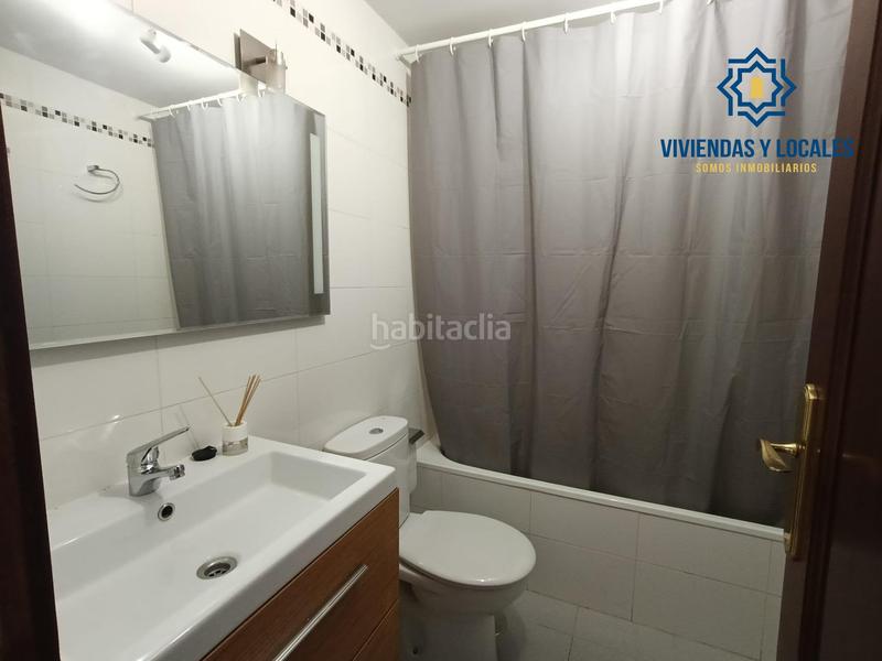 Foto 5d49cf66-e870-4c36-8152-f5f8c480ef6c. Alquiler piso en alquiler piso cuatro dormitorios con terraza junto a recogidas en Granada