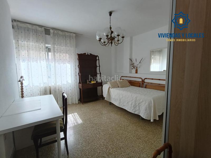 Foto bdeec708-eadb-48c9-b510-0d6737cbd60a. Alquiler piso en alquiler piso cuatro dormitorios con terraza junto a recogidas en Granada