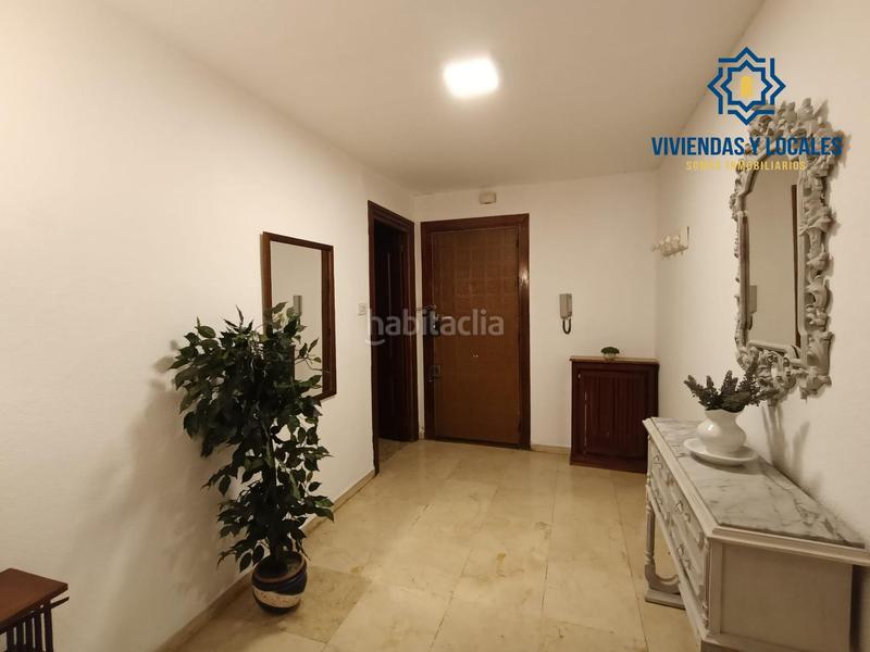 Foto d7f2bf0b-63fd-4051-b8fd-45be1bc3a571. Alquiler piso en alquiler piso cuatro dormitorios con terraza junto a recogidas en Granada