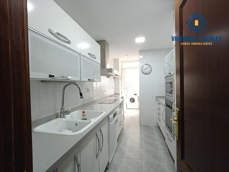Foto dcdeea05-d57e-47e4-b895-660bcd8a55a9. Alquiler piso en alquiler piso cuatro dormitorios con terraza junto a recogidas en Granada