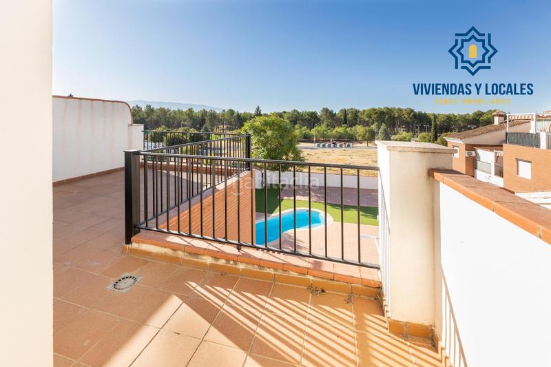 Foto 1cbb04ba-25b0-49d2-8cd8-94612cbae185. Casa adosada  con piscina y pádel en urb. llanos de silva en Atarfe