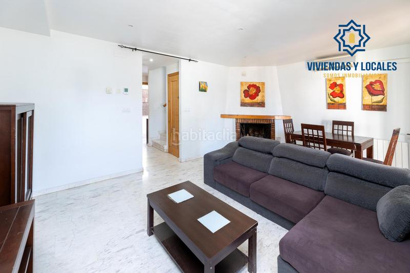 Foto 1f23f376-db5a-4f40-8d54-44953dcf092b. Casa adosada  con piscina y pádel en urb. llanos de silva en Atarfe