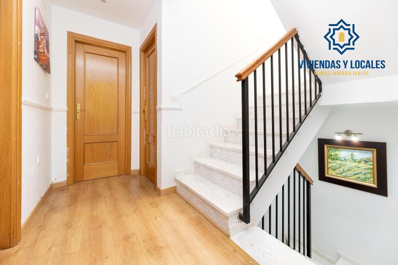 Foto 2da78b7f-fabd-4472-b062-e2ac20f440eb. Casa adosada  con piscina y pádel en urb. llanos de silva en Atarfe