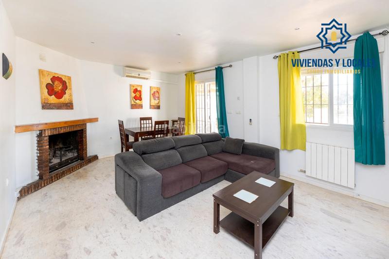 Foto 70251be4-b3a3-4789-960d-921b6625650b. Casa adosada  con piscina y pádel en urb. llanos de silva en Atarfe