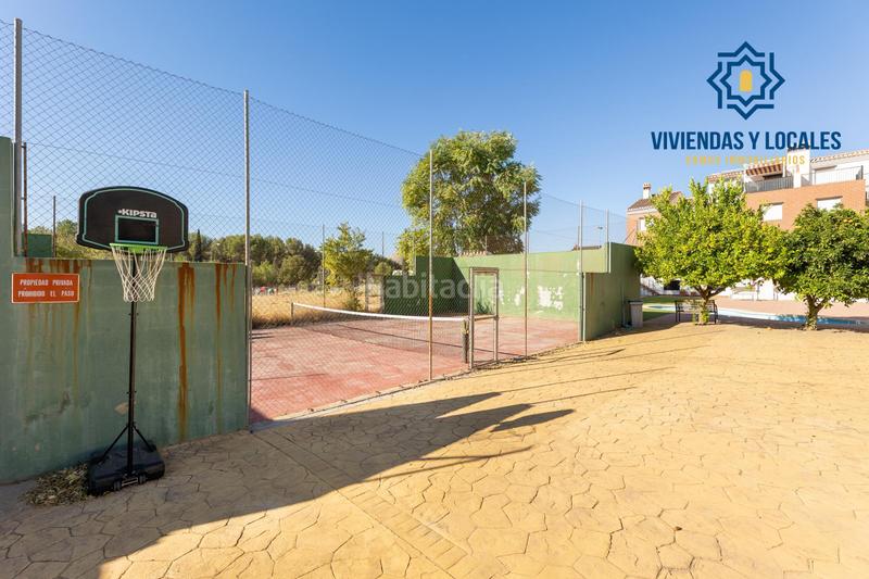 Foto d3e19901-5097-4dfa-903d-5956e0cc8f05. Casa adosada  con piscina y pádel en urb. llanos de silva en Atarfe