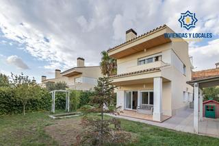 Chalet in Villa de Otura. Chalet en otura