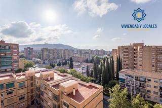 Appartement à Cartuja. Gran piso en planta alta en zona alcampo