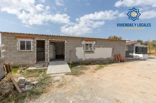 Masia a Peligros. Encantadora parcela rústica con casa y pozo en caserío de fonsec