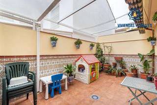 Casa adossada  Calle de la corbeta. Fantástica casa adosada junto a barrio periodistas ideal para vi
