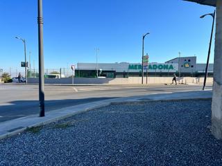 Lloguer Local Comercial a Villa de Otura. Local en alquiler en ubicación estratégica de otura, frente merc