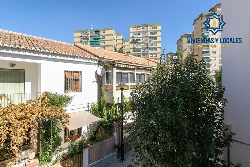 Foto d1c8e3bf-c92a-4fe4-a218-71249fb0379d. Casa adosada exclusiva casa capital, junto a avenida de Cervantes en Granada