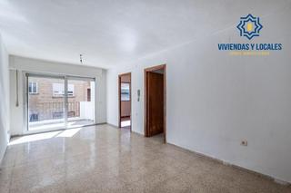 Pis a Calle el guerra 10. Piso con mucha luz y gran potencial en calle el guerra. segunda