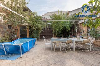 Haus  Calle de dulcinea 23. Casa de una sola planta, moderna y muy bien situada