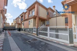 Casa adossada a Cájar. Espectacular chalet con vistas despejadas en cájar