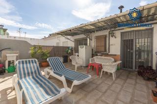 Maison jumelée à Calle de goya 6. Bonita casa haciendo esquina en calle goya armilla