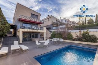 Casa  Calle cosmos. Gran casa en monachil