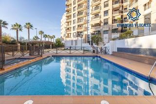 Pis  Calle del periodista rafael gago palomo 3. Pisazo muy luminoso con terraza y garaje en urbanización privada