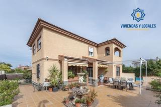 Xalet a Villa de Otura. Chalet independiente en villa de otura