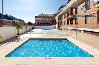 Appartement à San Cayetano. Piso en churriana de la vega con piscina comunitaria!