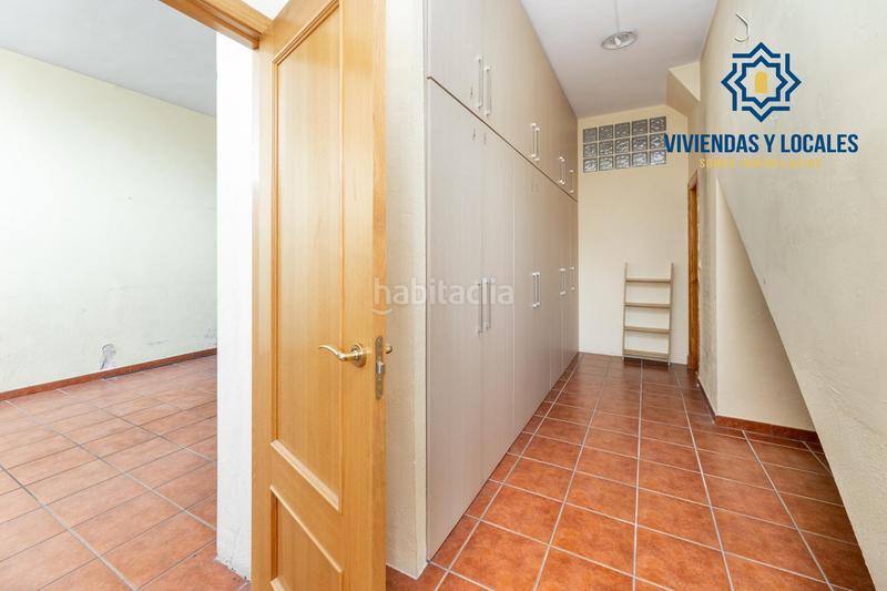 Foto 2658fc62-3277-4c0c-837a-ad92af26d6d6. Casa aparellada amb aparcament a Alfacar