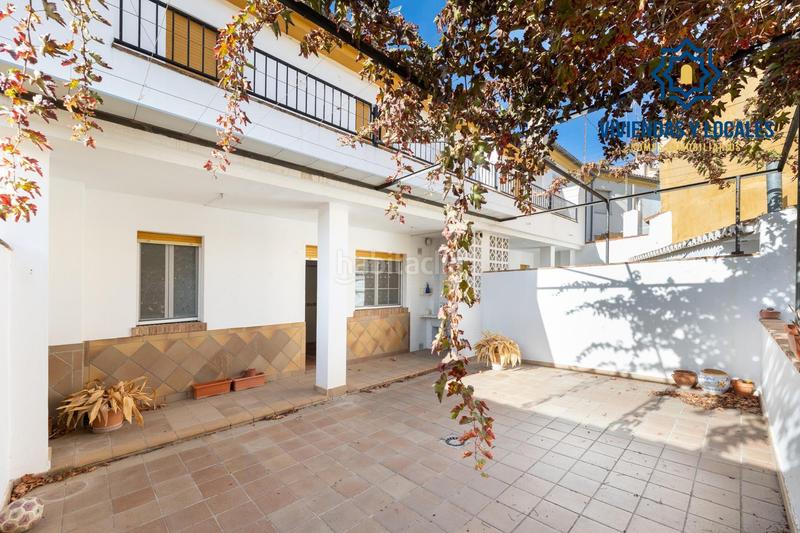 Foto 4cc58f5b-27ed-4b1e-b446-3f2683d9e98c. Casa aparellada amb aparcament a Alfacar