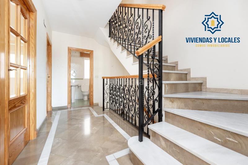 Foto 96603d3d-b947-4e8b-a59a-95eb410519de. Casa aparellada amb aparcament a Alfacar