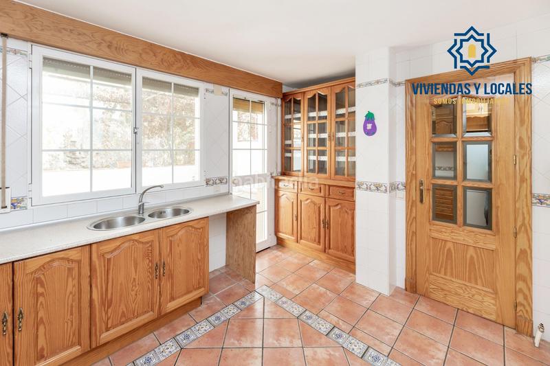 Foto d8731bcb-1d0a-4799-8103-26e1e21584ee. Casa aparellada amb aparcament a Alfacar