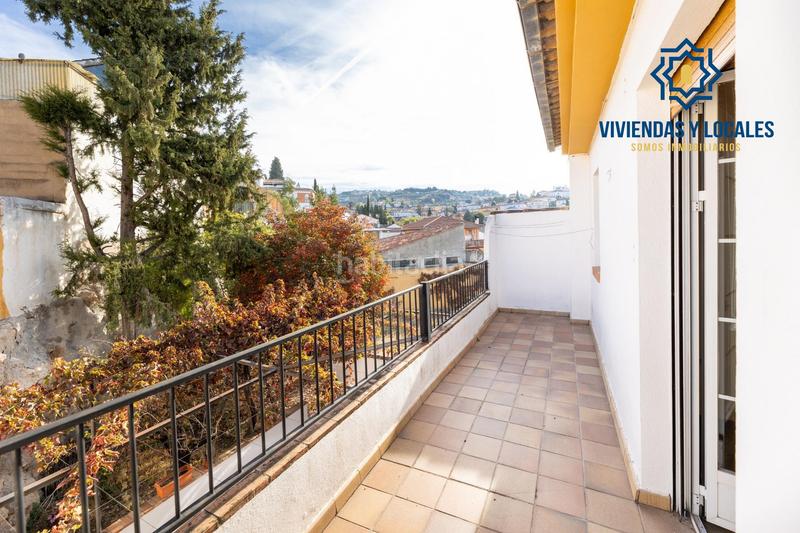 Foto e7ffead5-5ce0-4b8f-acba-9b2f1e18847b. Casa aparellada amb aparcament a Alfacar