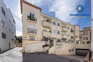 Piso en Cájar. Piso de 2 dormitorios  plaza de garaje. urbanización privada en