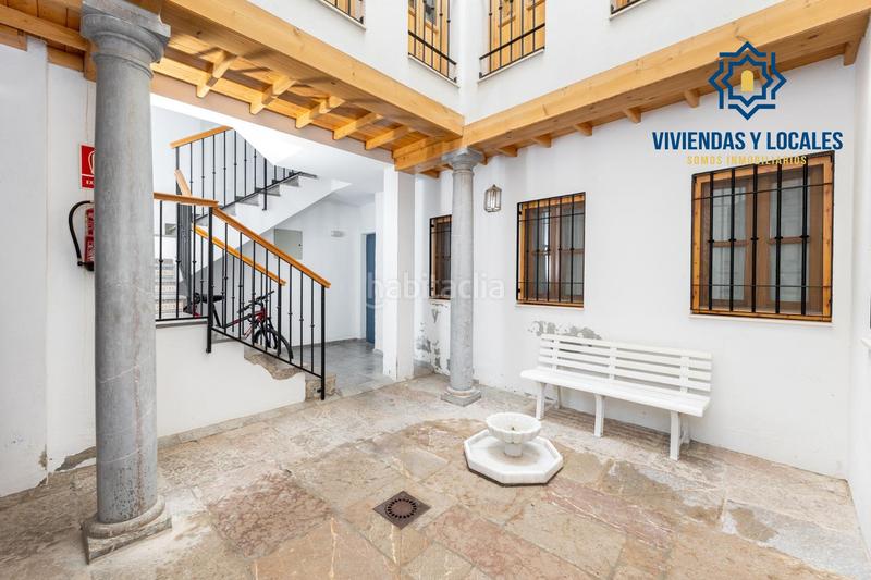 Foto f227d919-a032-42d7-8fdb-f138793f5136. Apartamento venta de apartamento con licencia turística junto a gran vía en Granada