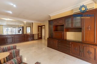 Pis  Pedro antonio de alarcon. Piso en venta en pleno centro de granada  planta alta, garaje y