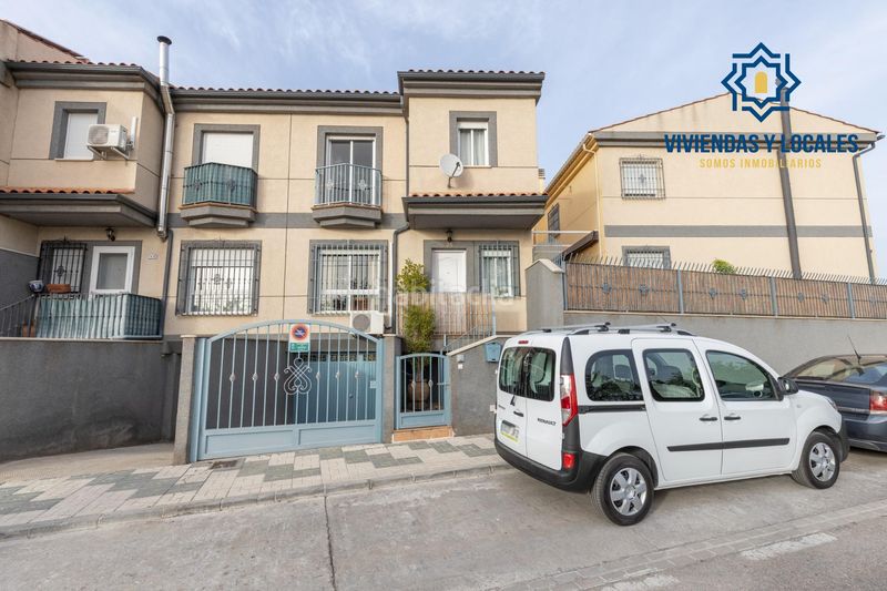 Foto 4785cb78-6335-40d9-b4b6-74d4800635d0. Casa adossada amb aparcament a Maracena