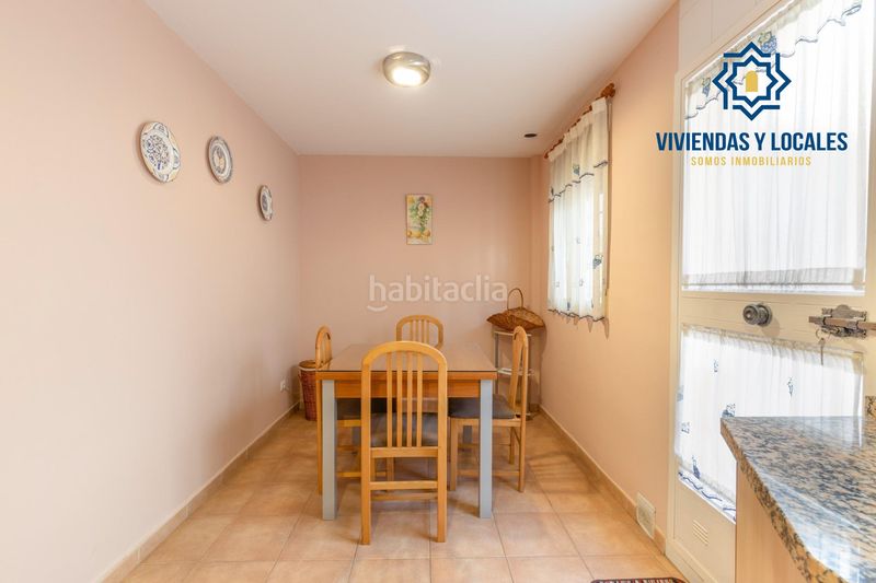 Foto 60e4b5e7-e438-4fd8-9749-b921273f8a15. Casa adossada amb aparcament a Maracena
