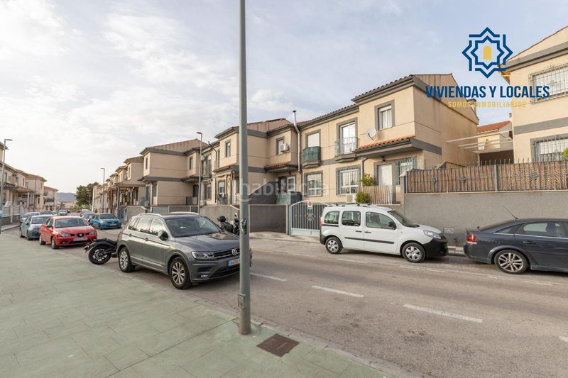 Foto 65a0197b-220e-4633-9077-c0a04485f495. Casa adossada amb aparcament a Maracena