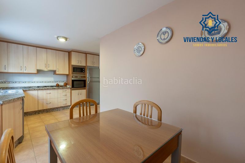 Foto c6493719-8858-416c-ab59-27dc54d66628. Casa adossada amb aparcament a Maracena