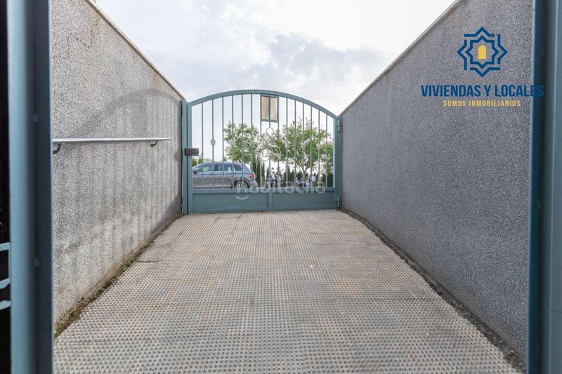 Foto ed201522-88aa-4d30-9398-3bb604a31b08. Casa adossada amb aparcament a Maracena