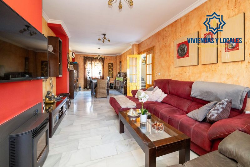 Foto 392d8c26-89a3-42a8-b3fb-7e44394fd9b3. Casa amb aparcament piscina a Cúllar Vega