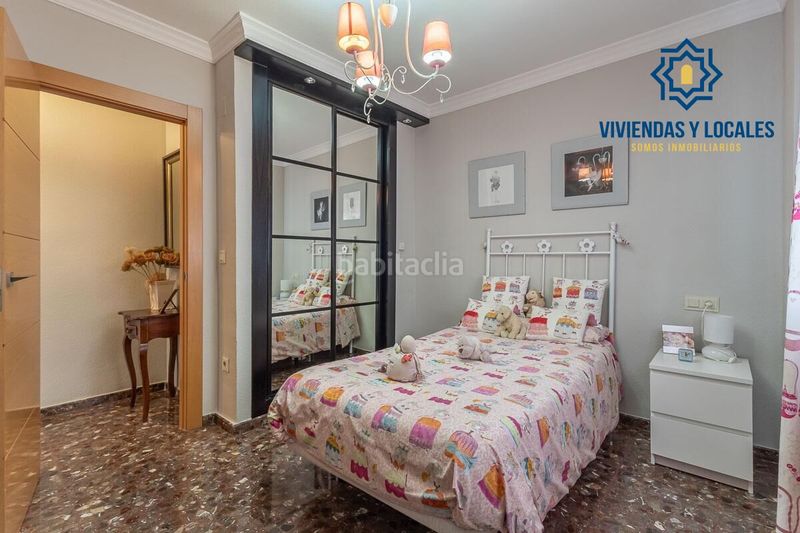 Foto 344bbd83-8860-4885-a030-cc438ce9e607. Casa amb calefacció aparcament a Bola de Oro Granada